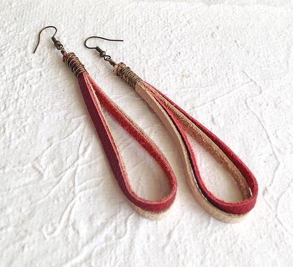 Recycled leather loop earrings in cream and red