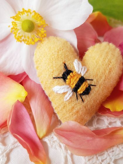 Embroidered bee pocket hugs