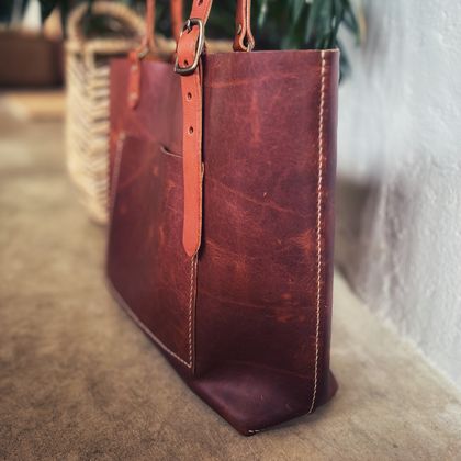 Relaxed leather tote