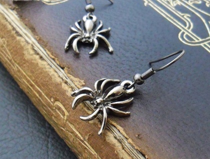 Dark Spider earrings: shiny dark-grey spider charms on gunmetal black hooks