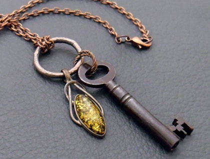 Inbar: vintage-inspired necklace with key and faux amber pendant 