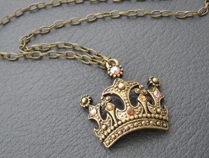 Crown Of Gold: golden crown pendant with glittering topaz rhinestones – one of a kind