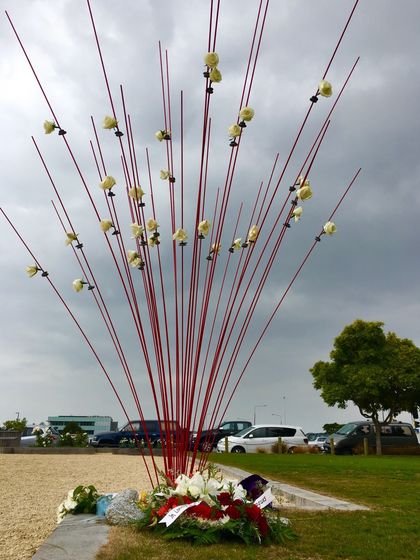 2m Windsticks, Bird Feeder & Kinetic Wind Sculpture, Christmas, Birthday gift 