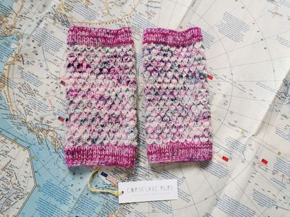 SIREN womens fingerless mitts – speckled pink wool