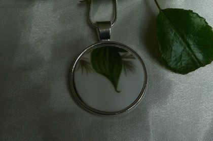 Royal Albert Trillium - Pendant (P48)