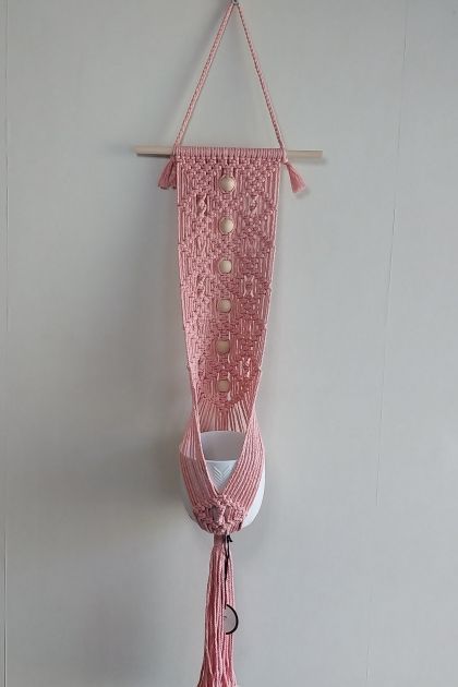 Macramé plant hanger