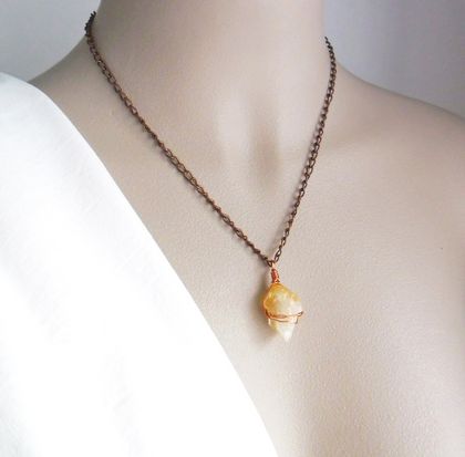 Rough Citrine: rustic stone pendant on copper-coloured chain 