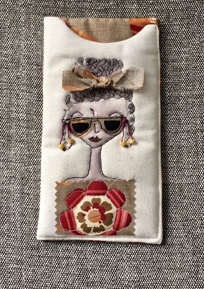 QUIRKY GIRL SUNGLASS CASE