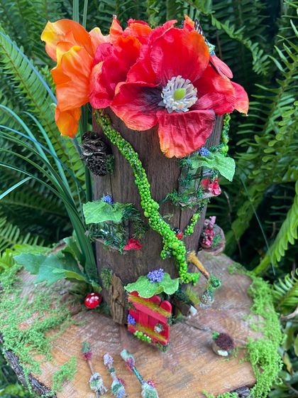 ✨ WOODLAND Red Poppy FAIRY HOUSE …. With OPENING  FAIRY DOOR